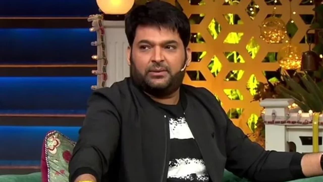 कपिल शर्मा से मिलने 1380 किमी. दूरी तय कर पहुंचा फैन, लेकिन स्टाफ ने नहीं मिलने दिया, कॉमेडियन ने मांगी माफ़ी कपिल शर्मा से मिलने 1380 किमी. दूरी तय कर पहुंचा फैन, लेकिन स्टाफ ने नहीं मिलने दिया, कॉमेडियन ने मांगी माफ़ी