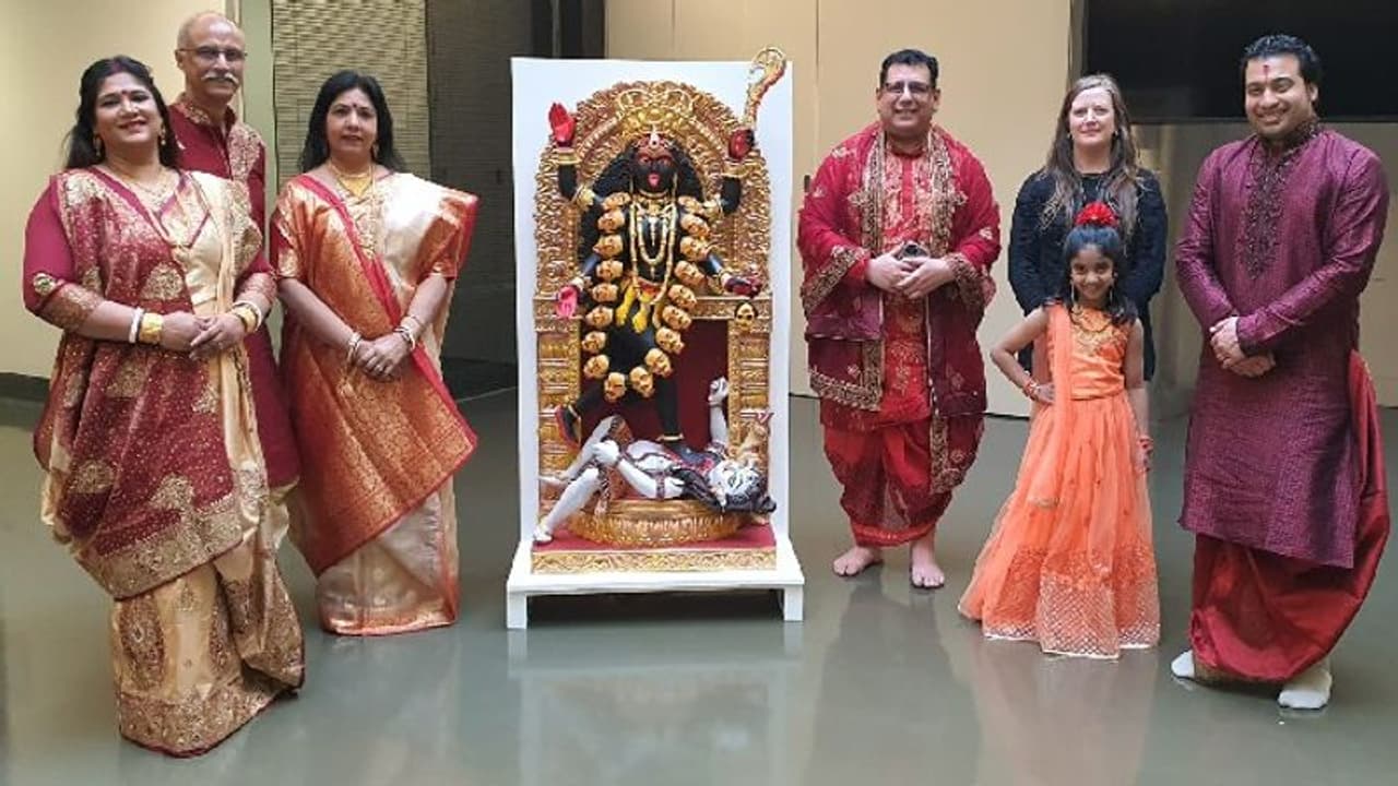 লন্ডনের ব্রিটিশ মিউজিয়ামে স্থান পেলেন মা কালী, কুমোরটুলি থেকে পাড়ি দিল দেবী মূর্তি লন্ডনের ব্রিটিশ মিউজিয়ামে স্থান পেলেন মা কালী, কুমোরটুলি থেকে পাড়ি দিল দেবী মূর্তি