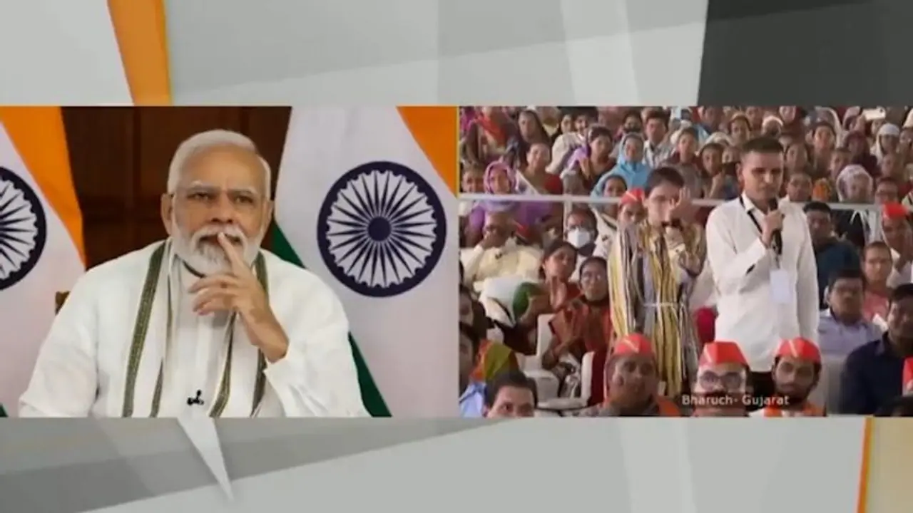 Watch: What PM Modi told a needy father of 3 daughters at 'Utkarsh Samroh'