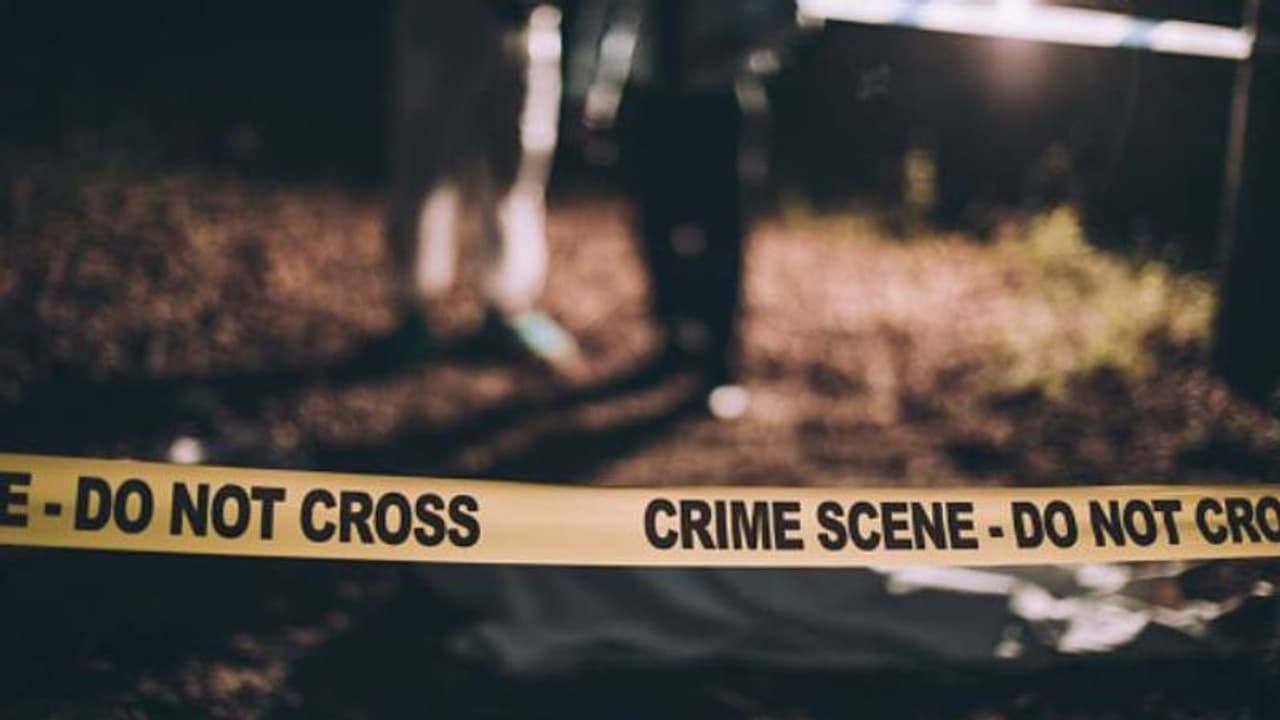 കാമുകിയെ കൊന്ന് കുഴിച്ചുമൂടുന്നതിനിടയിൽ 60 കാരൻ ഹൃദയാഘാതത്തെ തുടർന്ന് മരിച്ചു കാമുകിയെ കൊന്ന് കുഴിച്ചുമൂടുന്നതിനിടയിൽ 60 കാരൻ ഹൃദയാഘാതത്തെ തുടർന്ന് മരിച്ചു