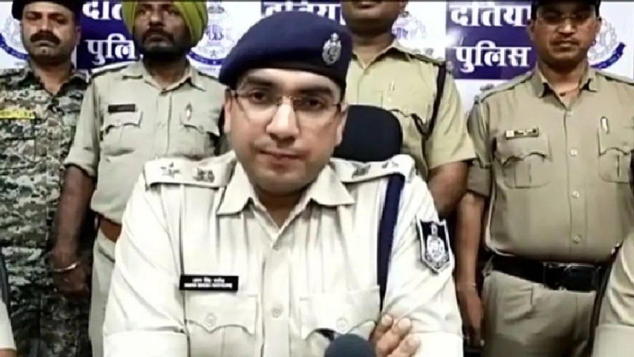 पुलिस कांस्टेबल की क्रूरता: भूख प्यास से तड़प रहे 6 साल बच्चे का घोंटा गला, मासूम का कसूर जान आ जाएंगे आंसू