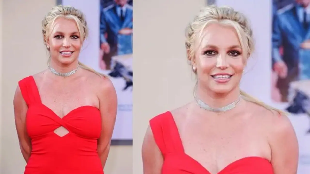 మరికొద్ది రోజుల్లో పెళ్లి.. నూడ్ ఫొటోలు షేర్ చేసిన పాప్ సింగర్.. వైరల్ అవుతున్న పోస్ట్ మరికొద్ది రోజుల్లో పెళ్లి.. నూడ్ ఫొటోలు షేర్ చేసిన పాప్ సింగర్.. వైరల్ అవుతున్న పోస్ట్