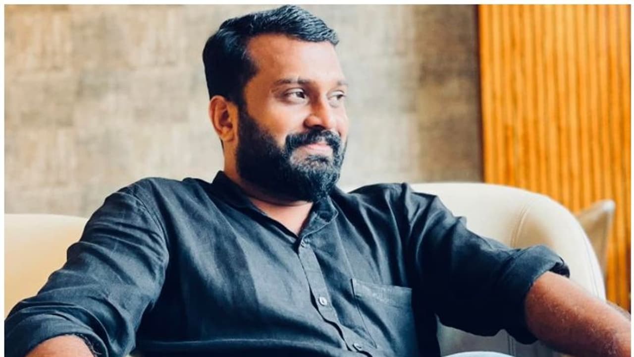 കൊല്ലത്ത് മാധ്യമപ്രവര്ത്തകന് റെയില്വേ പൊലീസിന്റെ മര്ദ്ദനം; നടപടിയാവശ്യപ്പെട്ട് മുഖ്യമന്ത്രിക്ക് പരാതി കൊല്ലത്ത് മാധ്യമപ്രവര്ത്തകന് റെയില്വേ പൊലീസിന്റെ മര്ദ്ദനം; നടപടിയാവശ്യപ്പെട്ട് മുഖ്യമന്ത്രിക്ക് പരാതി