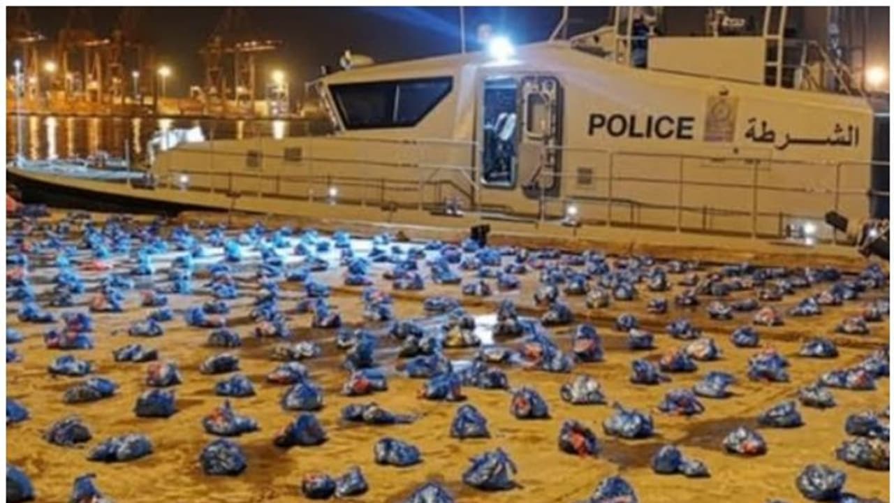 മയക്കുമരുന്ന് കടത്താനുള്ള ശ്രമം പരാജയപ്പെടുത്തി; ഒമാനില് പിടികൂടിയത് വന് ലഹരിമരുന്ന് ശേഖരം മയക്കുമരുന്ന് കടത്താനുള്ള ശ്രമം പരാജയപ്പെടുത്തി; ഒമാനില് പിടികൂടിയത് വന് ലഹരിമരുന്ന് ശേഖരം