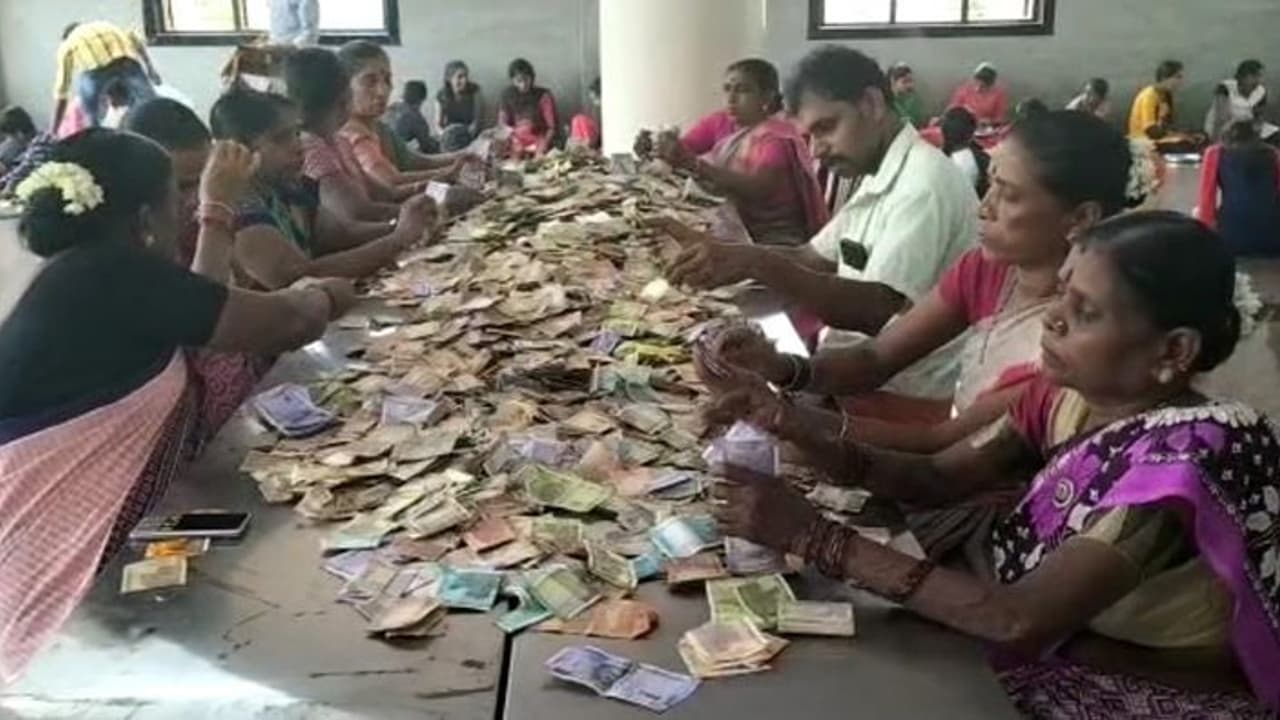 ಕೊಲ್ಲೂರು ಮೂಕಾಂಬಿಕೆಗೆ ಹರಿದುಬಂದ ಕಾಣಿಕೆ, ಸಾರ್ವಕಾಲಿಕ ದಾಖಲೆ ಕೊಲ್ಲೂರು ಮೂಕಾಂಬಿಕೆಗೆ ಹರಿದುಬಂದ ಕಾಣಿಕೆ, ಸಾರ್ವಕಾಲಿಕ ದಾಖಲೆ