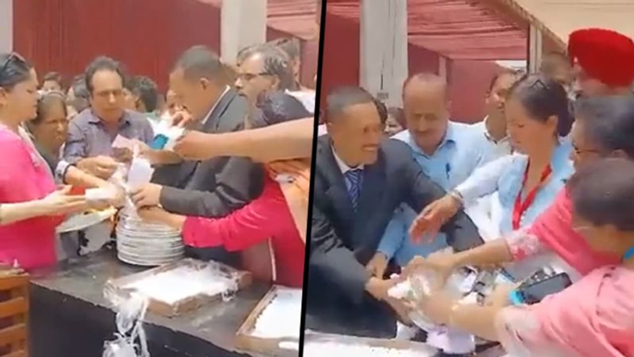 Punjab teachers fight for food plates post meeting with CM; video goes viral Punjab teachers fight for food plates post meeting with CM; video goes viral