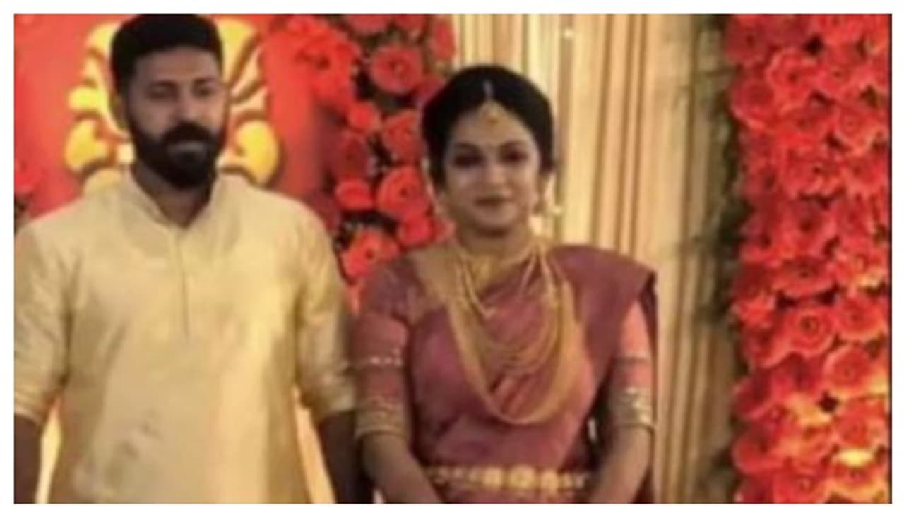 വിവാദ നായകൻ ആകാശ് തില്ലങ്കേരി വിവാ​ഹിതനായി 