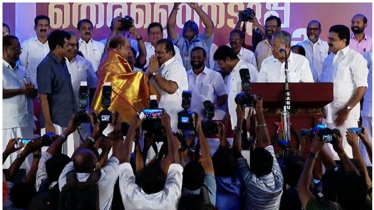 K V Thomas : കെ വി തോമസ് ഇടത് വേദിയിൽ; സ്വാഗതം ചെയ്ത് മുഖ്യമന്ത്രി, ഷാള്‍ അണിയിച്ച് ഇ പി