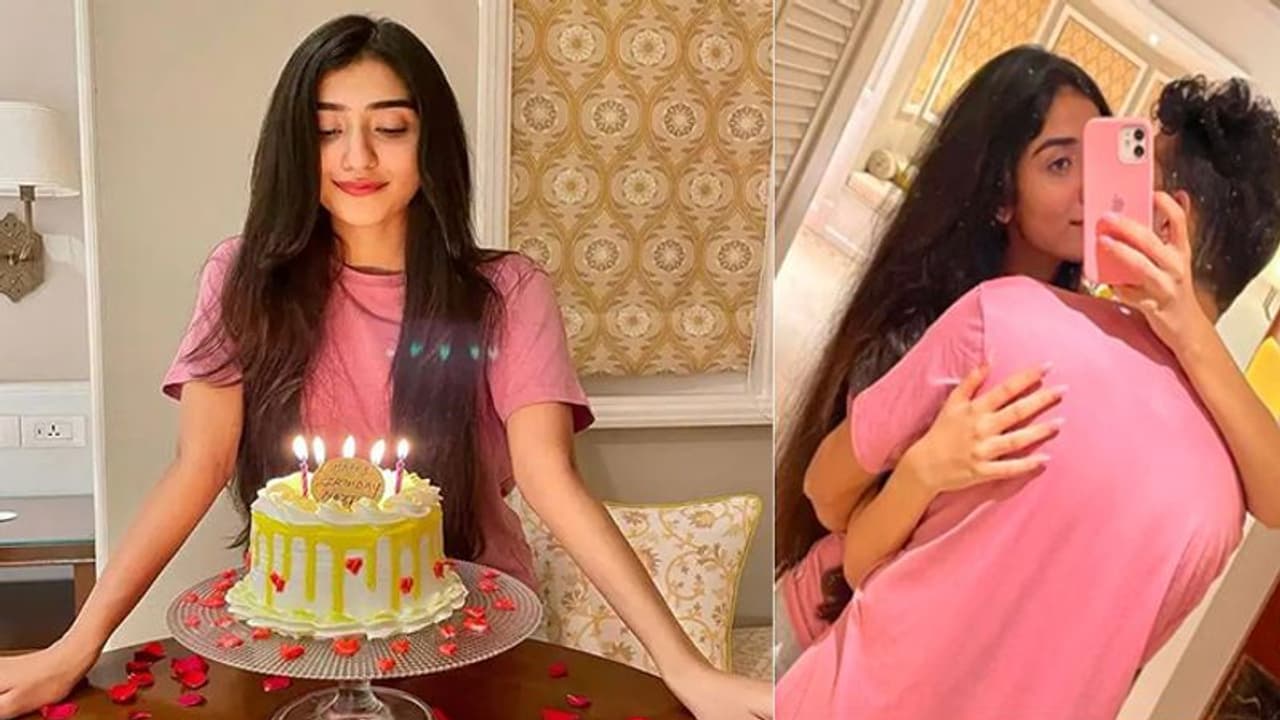 'लॉकअप' विनर मुनव्वर फारूकी ने छुपाई थी गर्लफ्रेंड के साथ रिश्ते की बात, अब खुद बता दी इसके पीछे की असली वजह 'लॉकअप' विनर मुनव्वर फारूकी ने छुपाई थी गर्लफ्रेंड के साथ रिश्ते की बात, अब खुद बता दी इसके पीछे की असली वजह