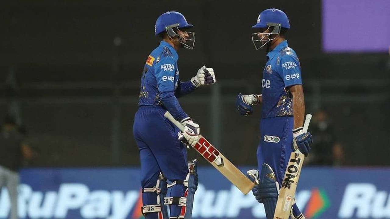 CSK vs MI: எளிய இலக்கை கஷ்டப்பட்டு அடித்து வெற்றி பெற்ற மும்பை இந்தியன்ஸ் CSK vs MI: எளிய இலக்கை கஷ்டப்பட்டு அடித்து வெற்றி பெற்ற மும்பை இந்தியன்ஸ்