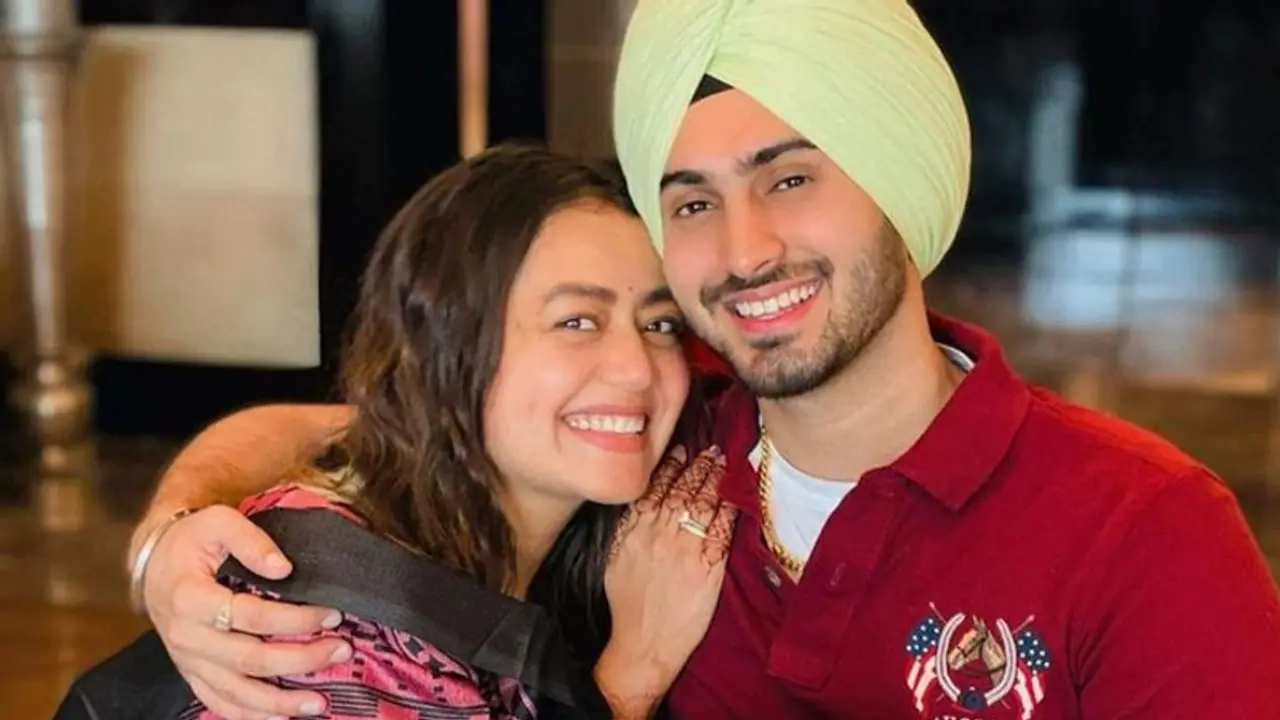 KGF ಗಾಯಕಿ ನೇಹಾ ಪತಿಯ ದುಬಾರಿ ಫೋನ್, ಚಿನ್ನ, ನಗದನ್ನು ದೋಚಿದ ಖದೀಮರು; ದೂರು ದಾಖಲು KGF ಗಾಯಕಿ ನೇಹಾ ಪತಿಯ ದುಬಾರಿ ಫೋನ್, ಚಿನ್ನ, ನಗದನ್ನು ದೋಚಿದ ಖದೀಮರು; ದೂರು ದಾಖಲು