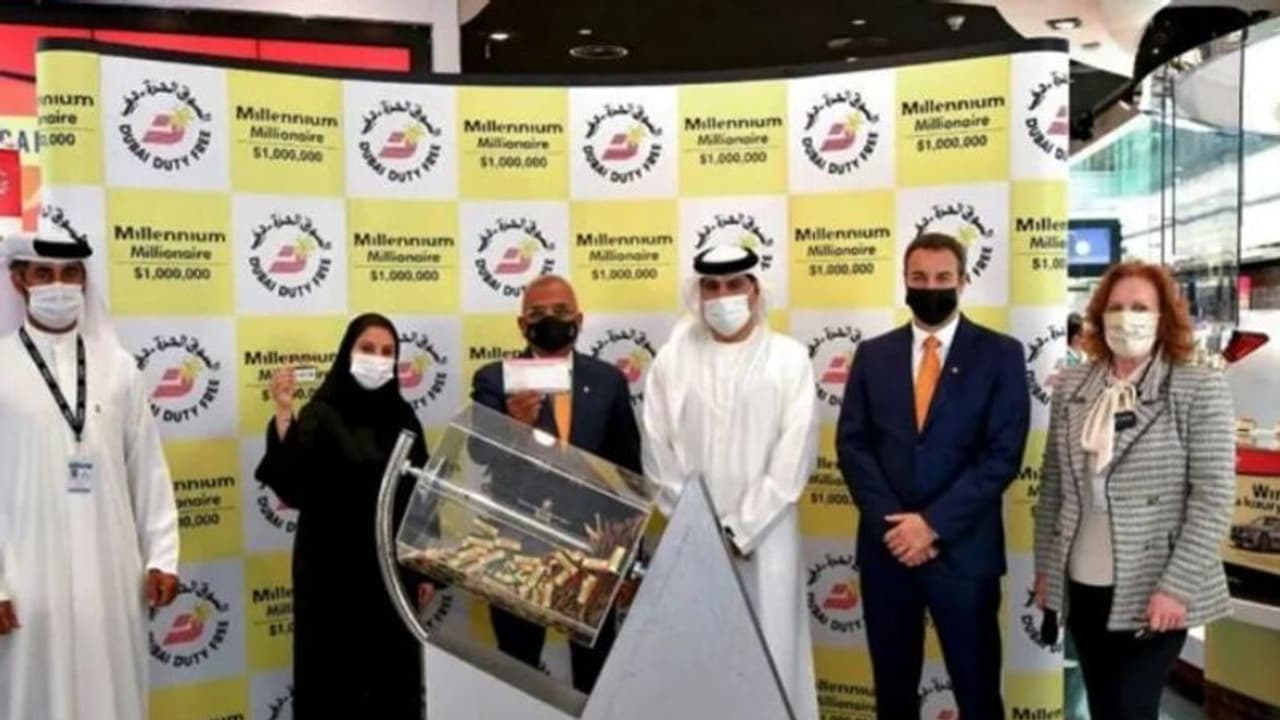 Lottery winner : മലയാളിക്ക് ലോട്ടറി അടിച്ചത് മൂന്നുതവണ; ആദ്യം 7 കോടി, പിന്നെ റേഞ്ച് റോവര്, വീണ്ടും 7 കോടി ! Lottery winner : മലയാളിക്ക് ലോട്ടറി അടിച്ചത് മൂന്നുതവണ; ആദ്യം 7 കോടി, പിന്നെ റേഞ്ച് റോവര്, വീണ്ടും 7 കോടി !