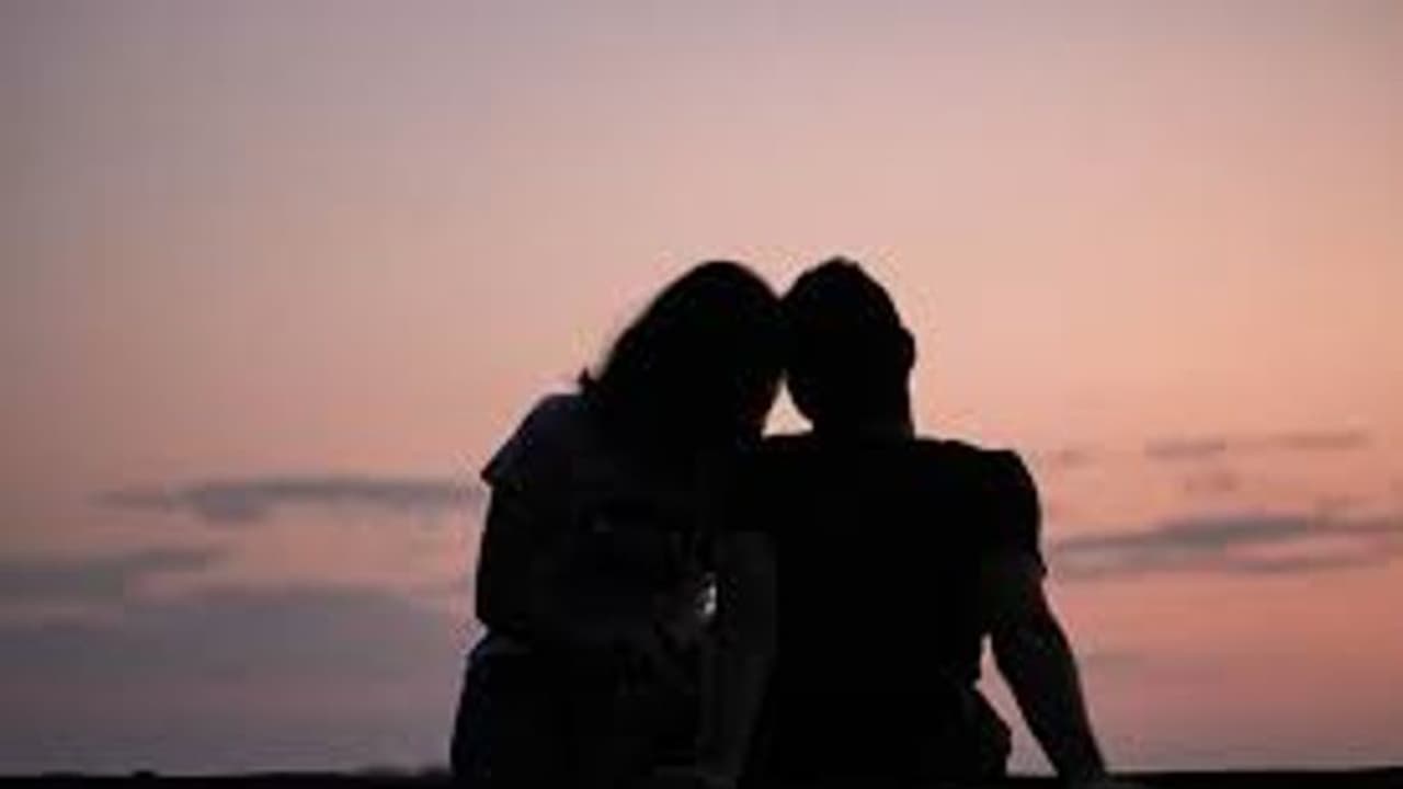 காதலியை சந்திக்க ஊருக்கே கரண்ட் கட் செய்த எலெக்ட்ரீஷியன்.. வசமாக சிக்கிய மொமண்ட்.. இறுதியில் நடந்தது இதுதான்?? காதலியை சந்திக்க ஊருக்கே கரண்ட் கட் செய்த எலெக்ட்ரீஷியன்.. வசமாக சிக்கிய மொமண்ட்.. இறுதியில் நடந்தது இதுதான்??