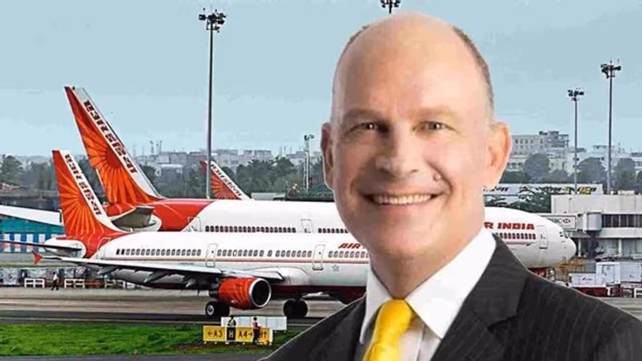 പൈലറ്റുമാർക്കും ക്യാബിൻ ക്രൂവിനും ശമ്പളം പുതുക്കി എയർ ഇന്ത്യ; ഒപ്പം പുതിയ പദ്ധതികൾ പ്രഖ്യാപിച്ച് സിഇഒ 