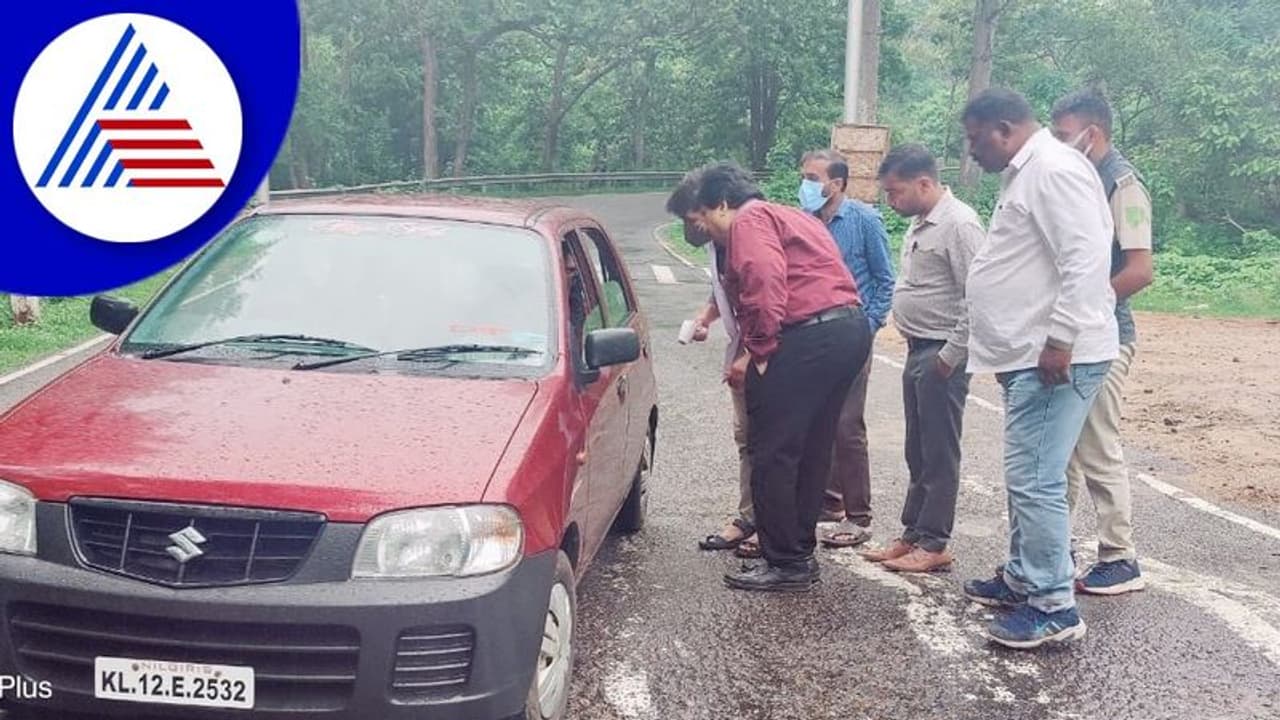 Chamarajanagar: ಕೇರಳದಲ್ಲಿ ಟೊಮ್ಯಾಟೋ ಜ್ವರ: ಗಡಿಯಲ್ಲಿ ಆರೋಗ್ಯ ಇಲಾಖೆ ಕಟ್ಟೆಚ್ಚರ! Chamarajanagar: ಕೇರಳದಲ್ಲಿ ಟೊಮ್ಯಾಟೋ ಜ್ವರ: ಗಡಿಯಲ್ಲಿ ಆರೋಗ್ಯ ಇಲಾಖೆ ಕಟ್ಟೆಚ್ಚರ!