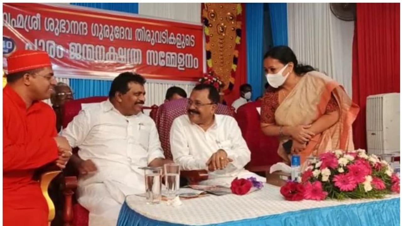 പൊലീസിന് വഴി തെറ്റി, ആരോഗ്യമന്ത്രിക്ക് വേദി മാറി, വീണ ജോർജ് എത്തിയത് ഗോവ ഗവർണറുടെ പരിപാടിയിൽ
