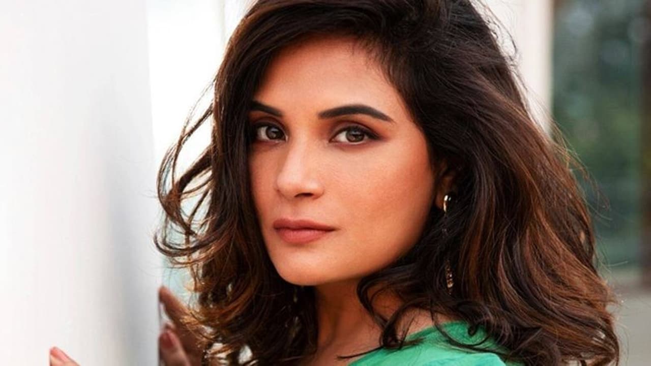 ऋचा चड्ढा ने सेना के अपमान वाला ट्वीट किया डिलीट, अली फज़ल की पत्नी ने मांगी माफी ऋचा चड्ढा ने सेना के अपमान वाला ट्वीट किया डिलीट, अली फज़ल की पत्नी ने मांगी माफी