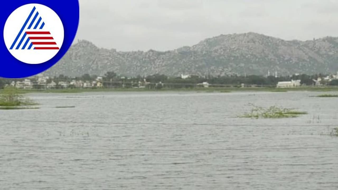 Kolar: ಕೆರೆಗಳ ನಾಡಿಗೆ ಕೇಂದ್ರ ಸರ್ಕಾರದ ಅಮೃತ ಸರೋವರ ಯೋಜನೆಯ ಭಾಗ್ಯ! Kolar: ಕೆರೆಗಳ ನಾಡಿಗೆ ಕೇಂದ್ರ ಸರ್ಕಾರದ ಅಮೃತ ಸರೋವರ ಯೋಜನೆಯ ಭಾಗ್ಯ!