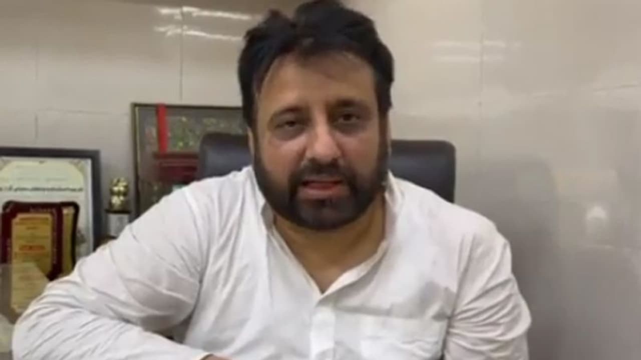 दिल्ली में बुलडोजर पॉलिटिक्स : अमानतुल्लाह खान के ' Bad Character' घोषित होने के बाद AAP ने बुलाई बैठक दिल्ली में बुलडोजर पॉलिटिक्स : अमानतुल्लाह खान के ' Bad Character' घोषित होने के बाद AAP ने बुलाई बैठक