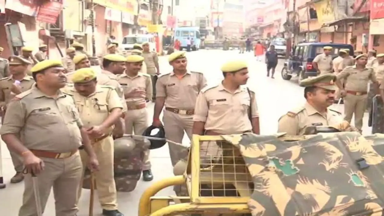 ज्ञानवापी मस्जिद परिसर के अंदर गए कोर्ट कमिश्नर, चप्पे चप्पे पर भारी पुलिस बल तैनात
