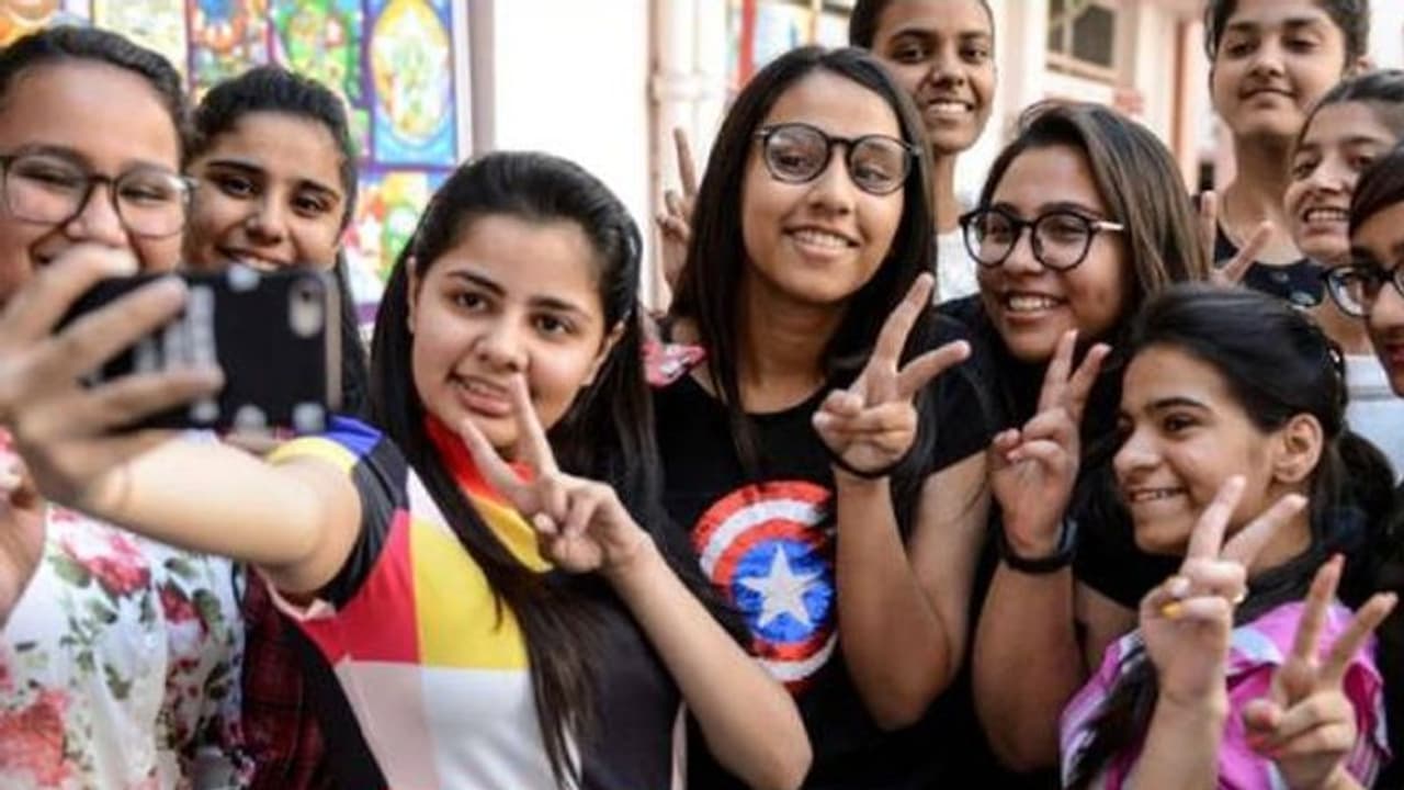 CGBSE Result 2022: छत्तीसगढ़ बोर्ड रिजल्ट जारी, 10वीं में सुमन तो12वीं में रितेश बने टॉपर, छात्र ऐसे करें चेक CGBSE Result 2022: छत्तीसगढ़ बोर्ड रिजल्ट जारी, 10वीं में सुमन तो12वीं में रितेश बने टॉपर, छात्र ऐसे करें चेक