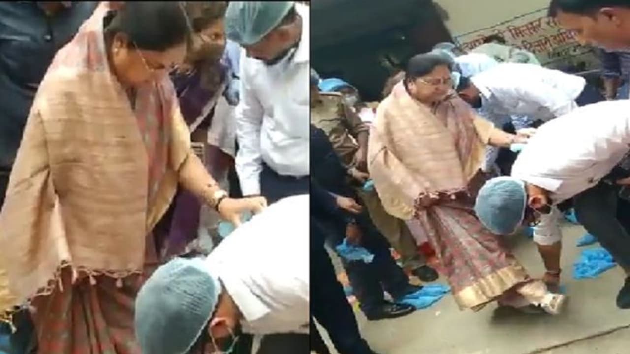 जानिए आखिर क्यों सपा ने योगी की मंत्री को बताया सत्ता के नशे में मगरूर हुक्मरान! जमकर वायरल हो रहा वीडियो