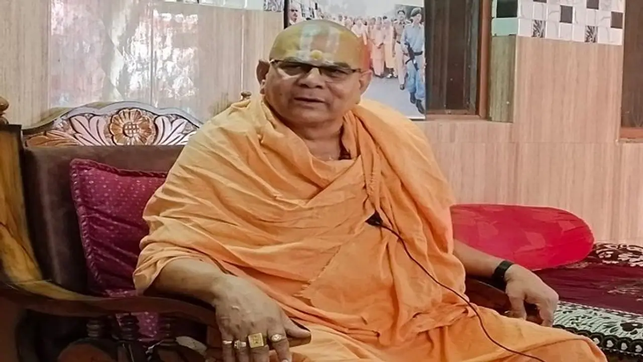 राज ठाकरे मामले को लेकर दो गुटों में बटे संत, कहा  विरोध तो केजरीवाल और गोली चलवाने वालों का भी नहीं हुआ