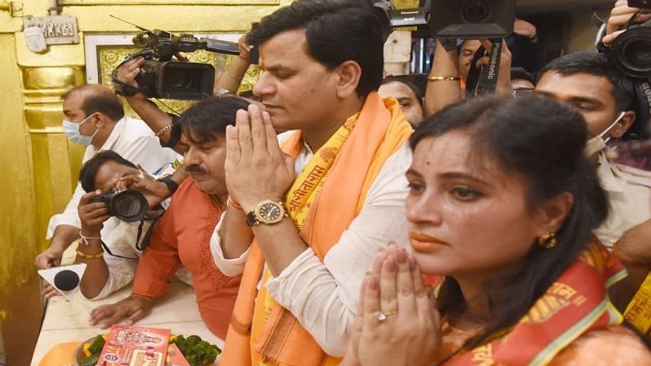 नवनीत राणा ने किया हनुमान चालीसा पाठ, कहा महाराष्ट्र के CM की 'भ्रष्टाचार की लंका' के खिलाफ शुरू होगा युद्ध