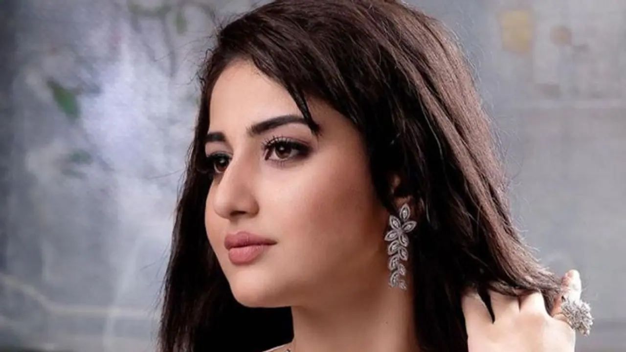 22वें जन्मदिन के रोज़ रहस्यमयी हालत में मृत मिली मलयालम एक्ट्रेस, मां बोली मेरी बेटी को उसके पति ने मार डाला 22वें जन्मदिन के रोज़ रहस्यमयी हालत में मृत मिली मलयालम एक्ट्रेस, मां बोली मेरी बेटी को उसके पति ने मार डाला