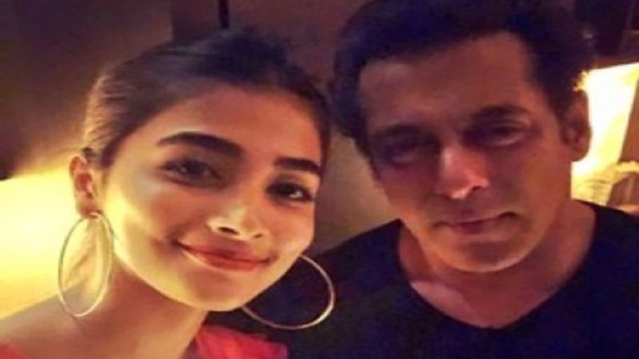 సల్మాన్ ఖాన్ పూజాహెగ్దే న్యూ ప్రాజెక్ట్ షూరూ.! గూస్ బంప్స్ తెప్పిస్తున్న సల్లూ బాయ్ న్యూలుక్.. సల్మాన్ ఖాన్ పూజాహెగ్దే న్యూ ప్రాజెక్ట్ షూరూ.! గూస్ బంప్స్ తెప్పిస్తున్న సల్లూ బాయ్ న్యూలుక్..