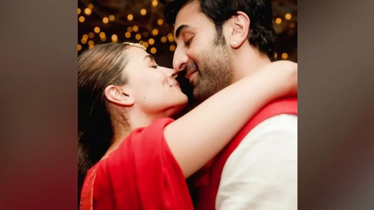 নিত্যদিনের 'ডাল ভাতে আলিয়া পাঁচফোড়ন', শামশেরার ট্রেলার লঞ্চ অনুষ্ঠানে বললেন রণবীর নিত্যদিনের 'ডাল ভাতে আলিয়া পাঁচফোড়ন', শামশেরার ট্রেলার লঞ্চ অনুষ্ঠানে বললেন রণবীর