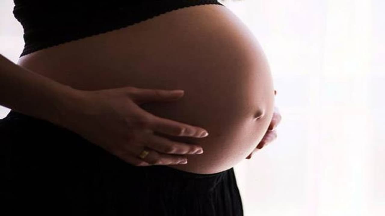 গর্ভাবস্থায় কিভাবে ঘুমনো উচিত, জেনে নিন কি বলছেন বিশেষজ্ঞরা গর্ভাবস্থায় কিভাবে ঘুমনো উচিত, জেনে নিন কি বলছেন বিশেষজ্ঞরা