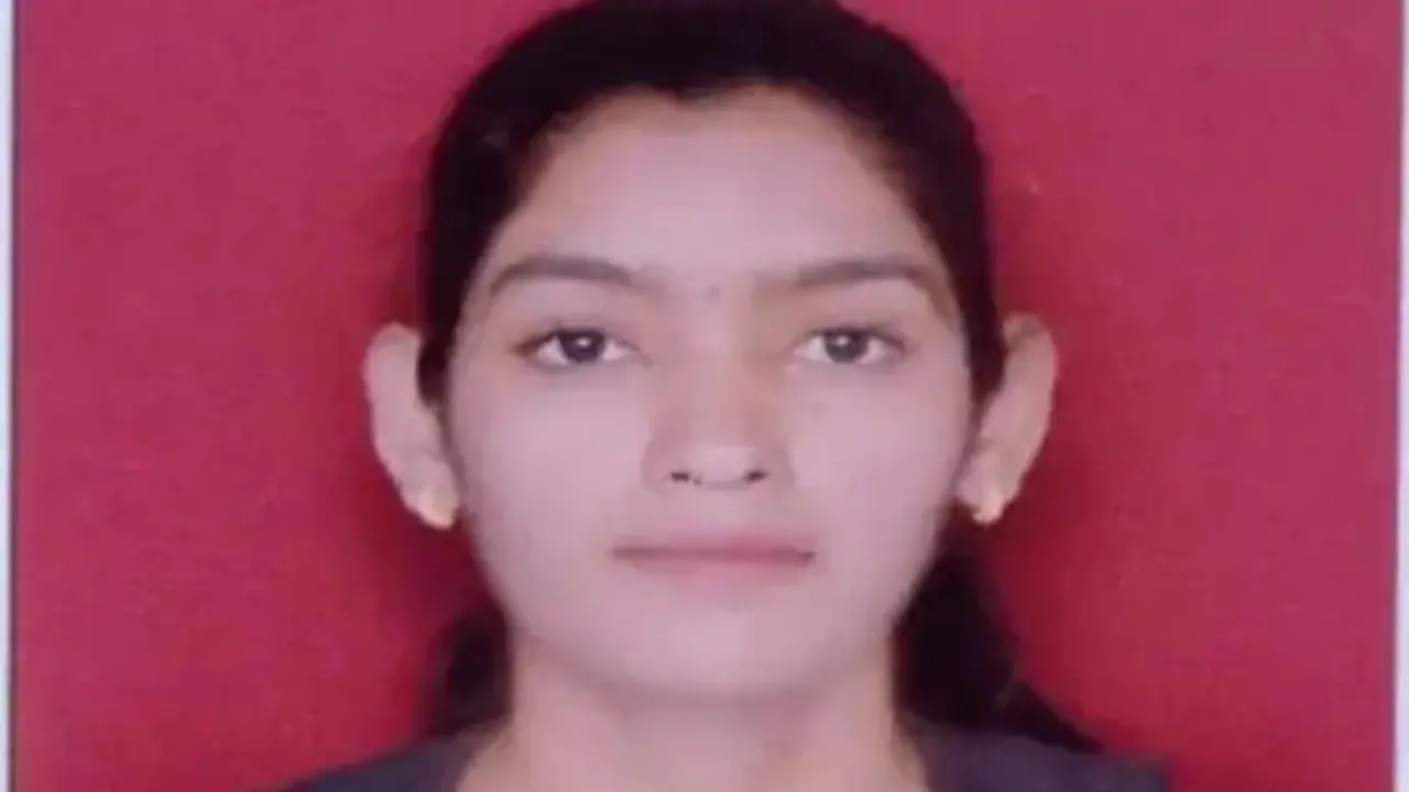 CGBSE Result 2022: मजदूर की बेटी कुंति बनी 12वीं की स्टेट टॉपर, 7 KM रोजाना साइकिल चलाकर जाती थी स्कूल CGBSE Result 2022: मजदूर की बेटी कुंति बनी 12वीं की स्टेट टॉपर, 7 KM रोजाना साइकिल चलाकर जाती थी स्कूल