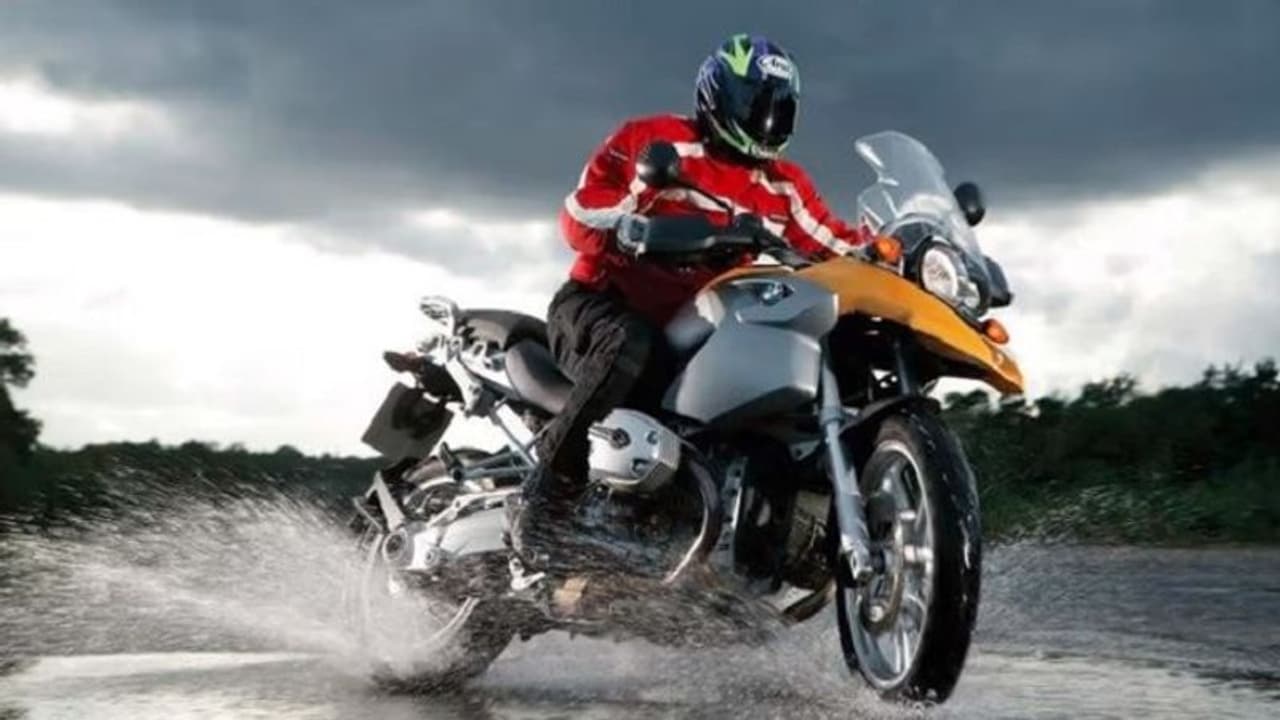 Bike Tips:మీరు మీ బైక్ టైర్ లైఫ్ పెంచుకోవాలనుకుంటే, ఈ ఈజీ టిప్స్ పాటించండి.. Bike Tips:మీరు మీ బైక్ టైర్ లైఫ్ పెంచుకోవాలనుకుంటే, ఈ ఈజీ టిప్స్ పాటించండి..