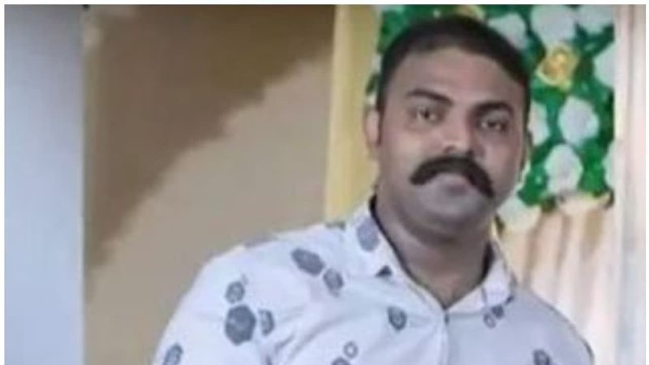 ആലപ്പുഴ പൊലീസ് ക്വാര്ട്ടേഴ്സിലെ ആത്മഹത്യ; റെനീസ് വട്ടിപ്പലിശയ്ക്ക് വായ്പ നല്കുന്ന ആള്, തെളിവുകള് പുറത്ത് ആലപ്പുഴ പൊലീസ് ക്വാര്ട്ടേഴ്സിലെ ആത്മഹത്യ; റെനീസ് വട്ടിപ്പലിശയ്ക്ക് വായ്പ നല്കുന്ന ആള്, തെളിവുകള് പുറത്ത്