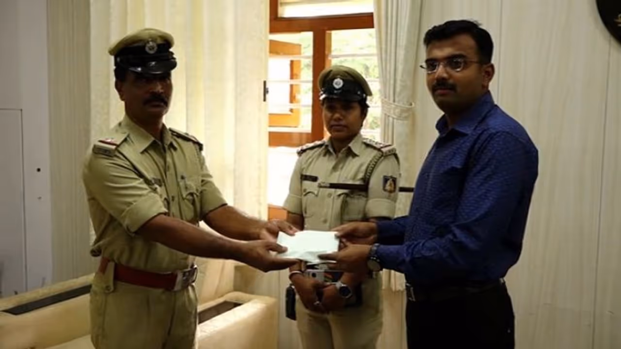 ಖಾಕಿಯೊಳಗಿನ ಮಾನವೀಯತೆ, ಇದು ಚಿಕ್ಕಮಗಳೂರು ಜಿಲ್ಲೆಯ ಪೊಲೀಸ್ ಸ್ಟೋರಿ ಖಾಕಿಯೊಳಗಿನ ಮಾನವೀಯತೆ, ಇದು ಚಿಕ್ಕಮಗಳೂರು ಜಿಲ್ಲೆಯ ಪೊಲೀಸ್ ಸ್ಟೋರಿ