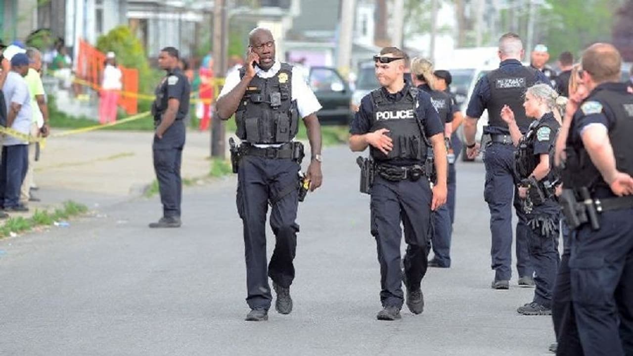 18 साल के सिरफिरे में न्यूयॉर्क में खेला खूनी खेल, सुपरमार्केट में बरसाई गोलियां, 10 की मौत 18 साल के सिरफिरे में न्यूयॉर्क में खेला खूनी खेल, सुपरमार्केट में बरसाई गोलियां, 10 की मौत