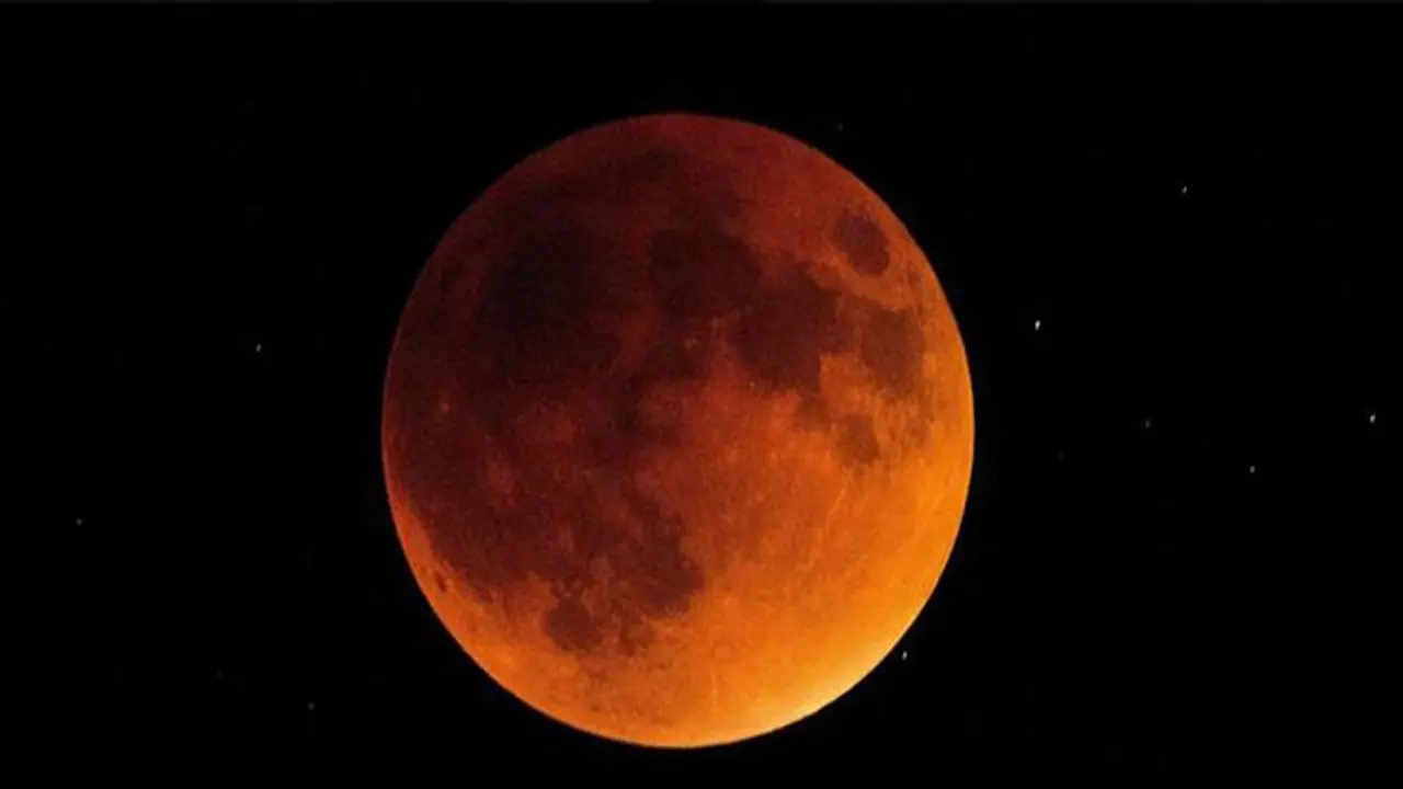 Chandra Grahan 2022: 16 मई को चंद्रमा दिखेगा ‘खूनी लाल’, क्यों होगा ऐसा? जानिए ग्रहण से जुड़ी खास बातें Chandra Grahan 2022: 16 मई को चंद्रमा दिखेगा ‘खूनी लाल’, क्यों होगा ऐसा? जानिए ग्रहण से जुड़ी खास बातें