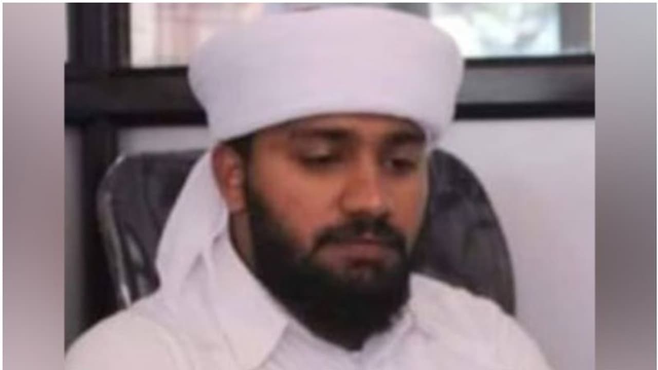 സ്ത്രീധന പീഡനം: മദ്രസ അധ്യാപകന് റിമാന്ഡില്, അറസ്റ്റ് ഭാര്യയുടെ പരാതിയെ തുടര്ന്ന് സ്ത്രീധന പീഡനം: മദ്രസ അധ്യാപകന് റിമാന്ഡില്, അറസ്റ്റ് ഭാര്യയുടെ പരാതിയെ തുടര്ന്ന്