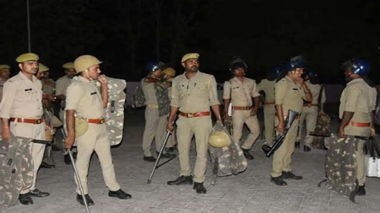 सिद्धार्थनगर: पुलिस द्वारा बेटे को ले जाने का विरोध कर रही थी मां, गोली लगने से महिला की हुई मौत