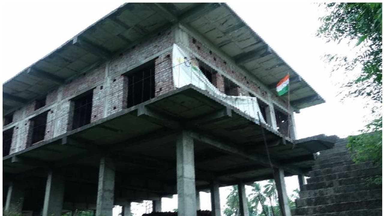 ദാനം കിട്ടിയ ഭൂമി മറിച്ചുവിറ്റു; പുതുശ്ശേരി കോൺഗ്രസ് മണ്ഡലം കമ്മിറ്റിയില് തമ്മിലടി ദാനം കിട്ടിയ ഭൂമി മറിച്ചുവിറ്റു; പുതുശ്ശേരി കോൺഗ്രസ് മണ്ഡലം കമ്മിറ്റിയില് തമ്മിലടി