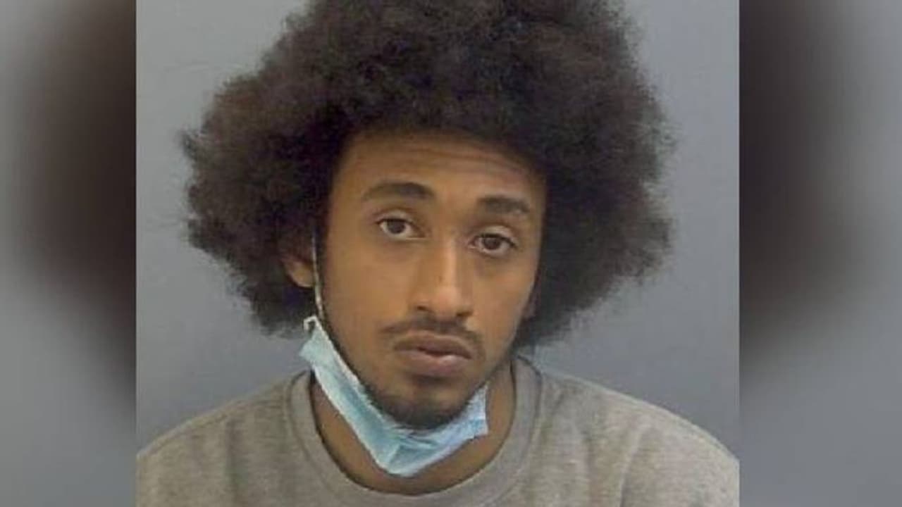 'പിടിക്കാൻ പറ്റുമെങ്കിൽ പിടിച്ചോ', ഫേസ്ബുക്കിൽ പൊലീസിന് പ്രതിയുടെ പരിഹാസം, പിന്നാലെ സംഭവിച്ചത്... 'പിടിക്കാൻ പറ്റുമെങ്കിൽ പിടിച്ചോ', ഫേസ്ബുക്കിൽ പൊലീസിന് പ്രതിയുടെ പരിഹാസം, പിന്നാലെ സംഭവിച്ചത്...