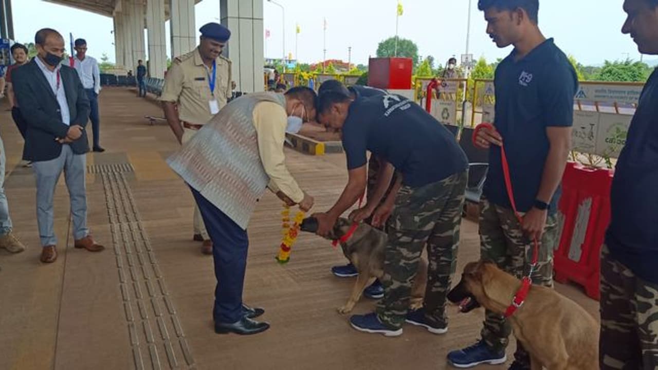 ಹುಬ್ಬಳ್ಳಿಯ ಏರ್ಪೋರ್ಟ್ಗೆ ಬೆಲ್ಜಿಯಂ ಶಫರ್ಡ್ ಶ್ವಾನಗಳ ಕಾವಲು ಹುಬ್ಬಳ್ಳಿಯ ಏರ್ಪೋರ್ಟ್ಗೆ ಬೆಲ್ಜಿಯಂ ಶಫರ್ಡ್ ಶ್ವಾನಗಳ ಕಾವಲು