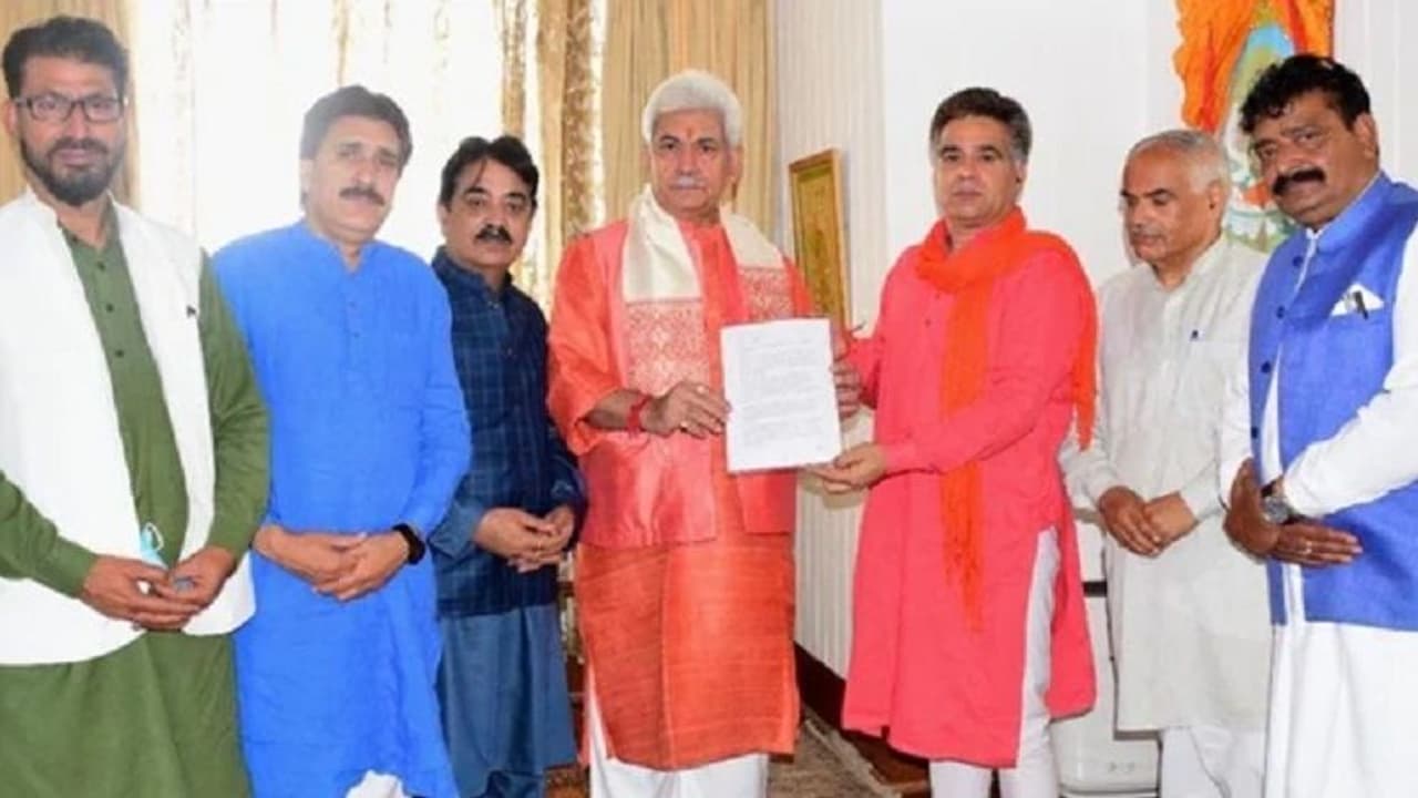 Rahul Bhat killing: కాశ్మీరీ పండిట్ల‌కు ర‌క్ష‌ణ క‌ల్పించండి.. ఎల్‌జీతో బీజేపీ ప్ర‌తినిధి బృందం భేటీ..