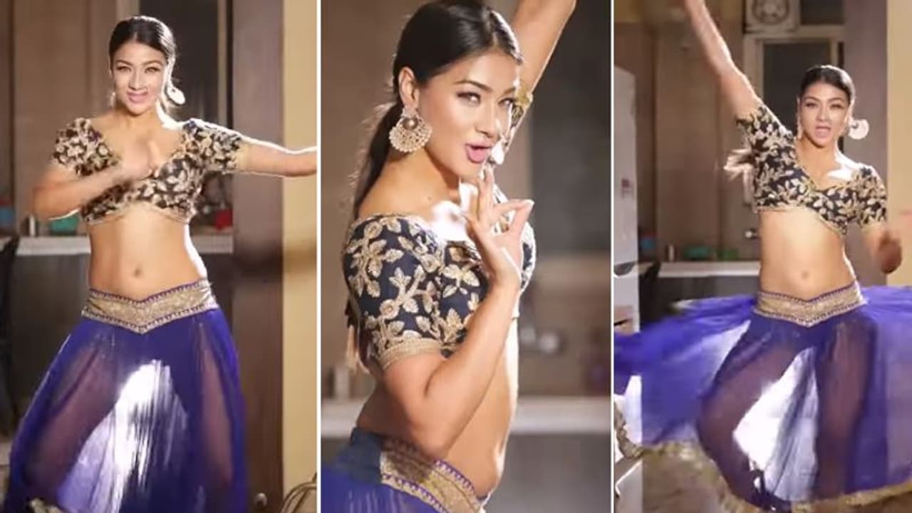 जालीदार घाघरा पहन नम्रता मल्ला ने दिखाएं गजब के डांस मूव्स, भोजपुरी क्वीन का सेक्सी लुक देख सभी हैरान जालीदार घाघरा पहन नम्रता मल्ला ने दिखाएं गजब के डांस मूव्स, भोजपुरी क्वीन का सेक्सी लुक देख सभी हैरान
