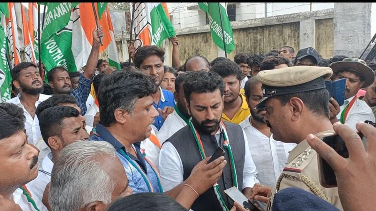 ಯೂತ್ ಕ್ರಾಂಗ್ರೆಸ್ ಹೈಡ್ರಾಮ, 5 ಲಕ್ಷ ಕಮಿಷನ್ ಕೊಡ್ತೀನಿ ಸ್ವಚ್ಛತೆ ಮಾಡಲು ಬಿಡಿ ಎಂದ ನಲಪಾಡ್