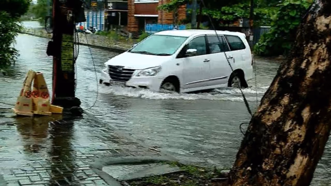 "മഴക്കാലമല്ലേ മഴയല്ലേ.." ഇതാ നിങ്ങളുടെ കാറിന് ഏഴ് മഴക്കാല 'സുരക്ഷാ നുറുങ്ങുകള്‍'