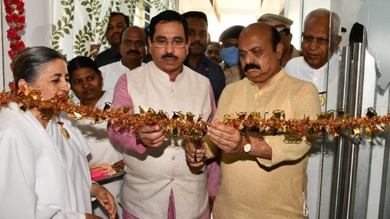 ಹುಬ್ಬಳ್ಳಿಯ ಭೈರಿದೇವರಕೊಪ್ಪದ 'ಭಗವದ್ಗೀತಾ ಜ್ಞಾನಲೋಕ' ಸಿಎಂ ಬೊಮ್ಮಾಯಿ ಉದ್ಘಾಟನೆ