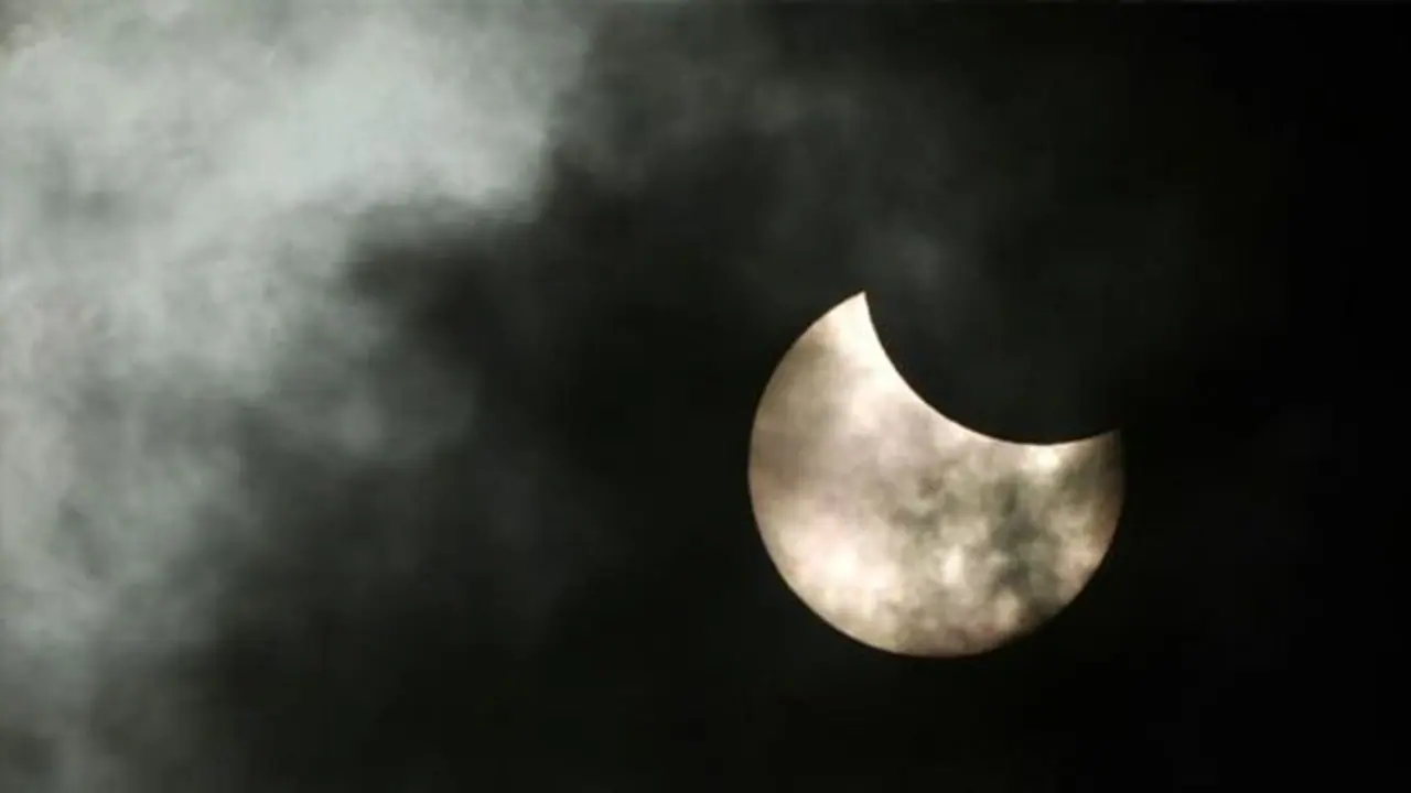 शुरू हो चुका है चंद्रग्रहण, इसे क्यों कहा जा रहा है ब्लड मून, क्या आप जानते हैं ग्रहण के बाद क्या करना चाहिए? शुरू हो चुका है चंद्रग्रहण, इसे क्यों कहा जा रहा है ब्लड मून, क्या आप जानते हैं ग्रहण के बाद क्या करना चाहिए?