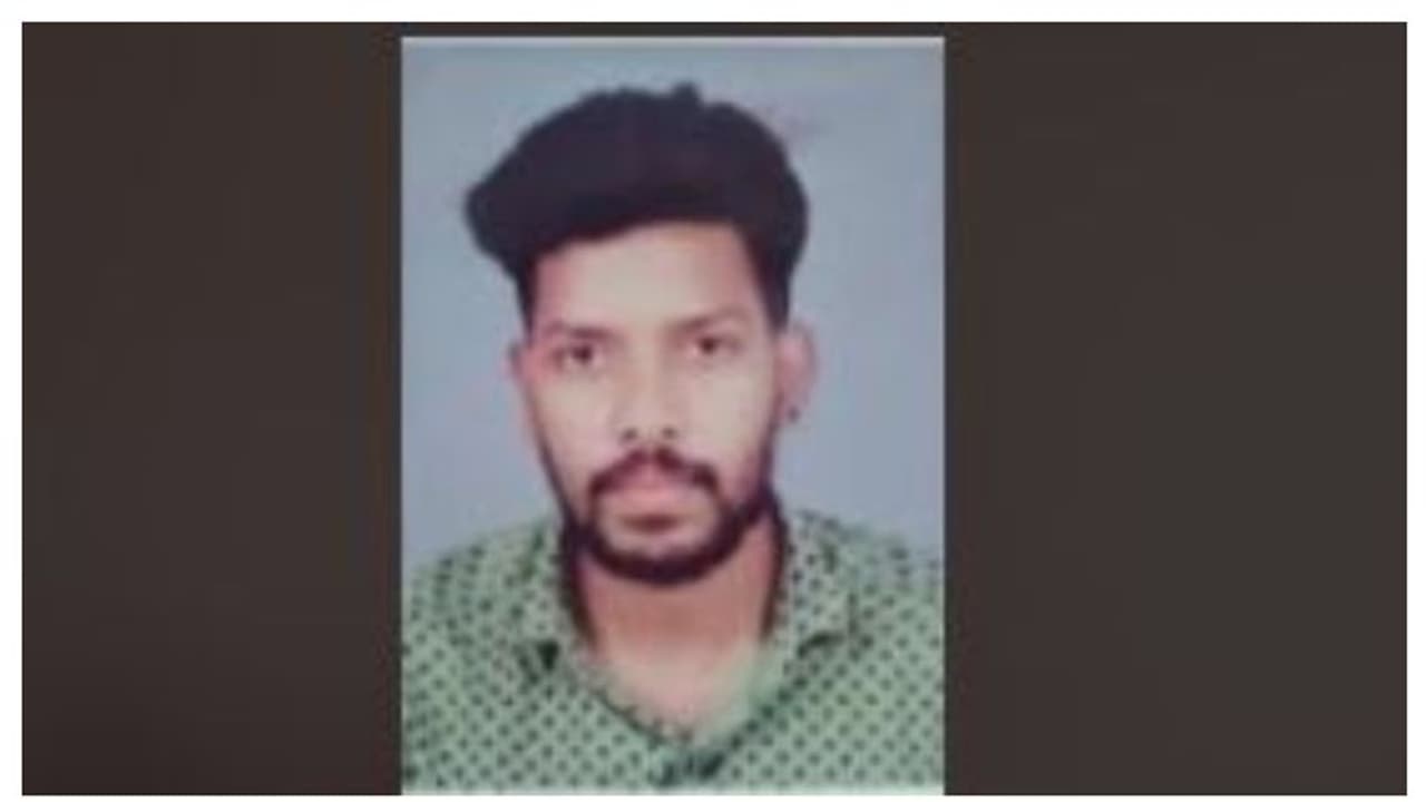 സെൽഫിയെടുക്കുന്നതിനിടെ കടലിൽ വീണ് ഫോട്ടോഗ്രാഫർക്ക് ദാരുണാന്ത്യം; നാല് പേർ അത്ഭുതകരമായി രക്ഷപ്പെട്ടു സെൽഫിയെടുക്കുന്നതിനിടെ കടലിൽ വീണ് ഫോട്ടോഗ്രാഫർക്ക് ദാരുണാന്ത്യം; നാല് പേർ അത്ഭുതകരമായി രക്ഷപ്പെട്ടു